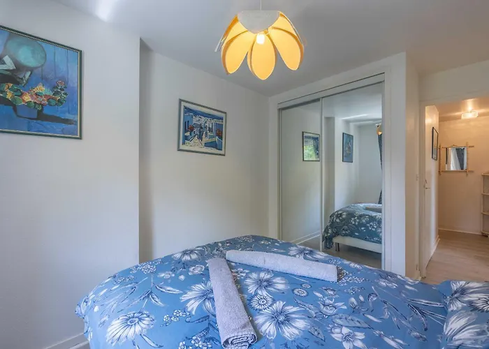 Apartment With Parking And Balcony Near The Beach