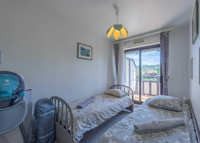 Apartment With Parking And Balcony Near The Beach