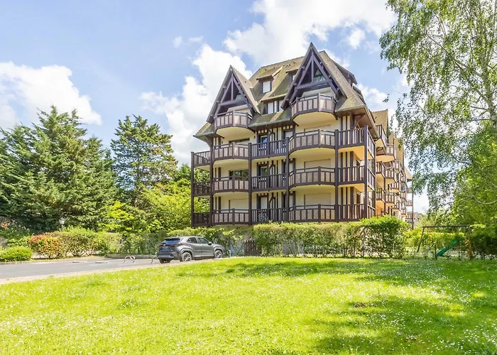 Apartment With Parking And Balcony Near The Beach