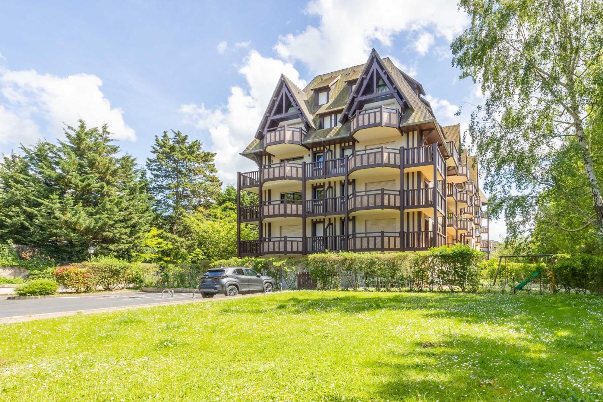 Apartment With Parking And Balcony Near The *